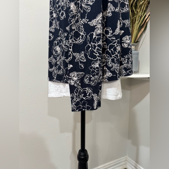 J. Jill Blue & White Butterfly Graphic Long Sleeve Top size Medium - Picture 3 of 9